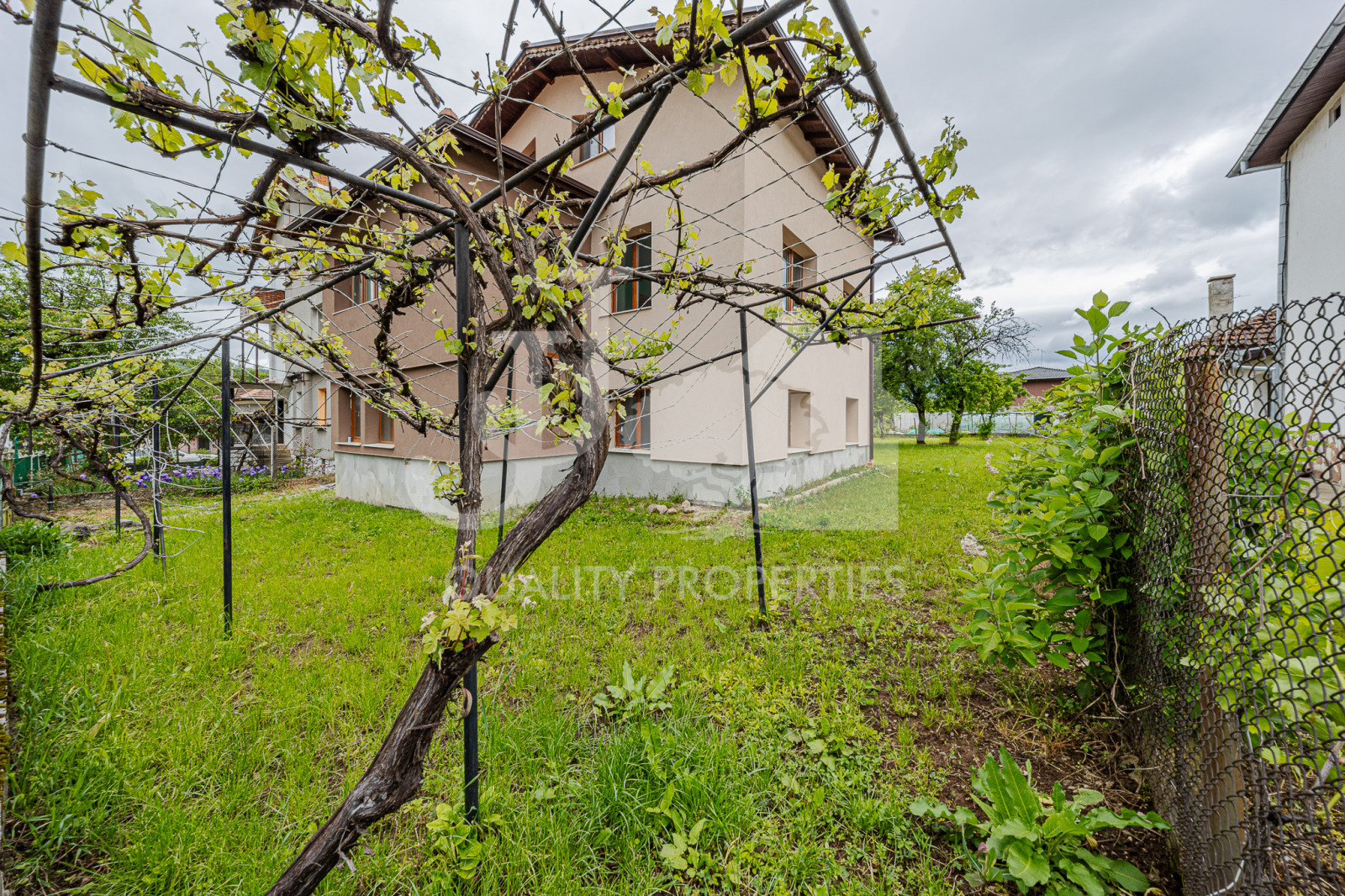 Продава КЪЩА, гр. Правец, област София област, снимка 2 - Къщи - 54500658