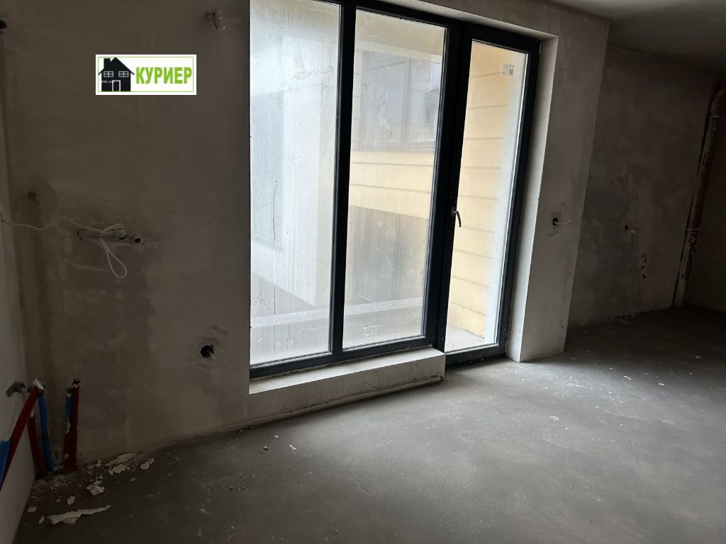 Продава АТЕЛИЕ, ТАВАН, гр. Русе, Център, снимка 2 - Апартаменти - 45052971