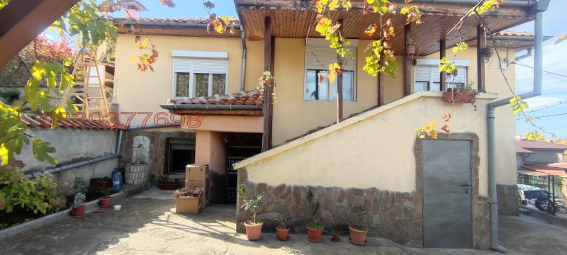 Продава КЪЩА, гр. Перущица, област Пловдив