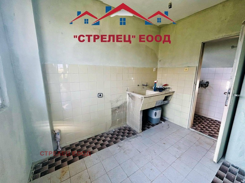 Продава КЪЩА, с. Карапелит, област Добрич, снимка 7 - Къщи - 52687334