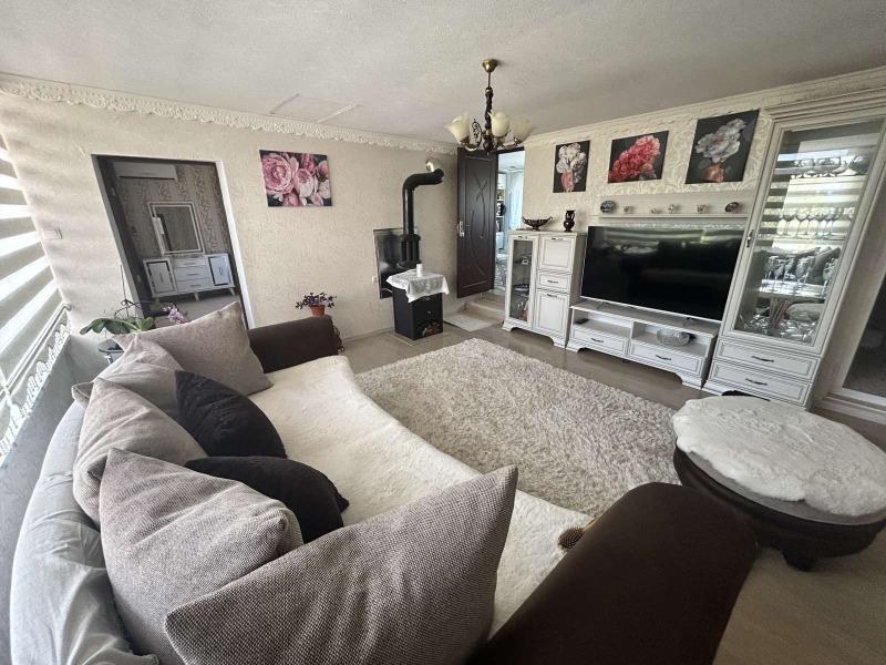 Продава КЪЩА в област Варна, с. Аспарухово - 240 кв.м / 199 500 € » 390 188.09 лв., ЕРА ВИВА
