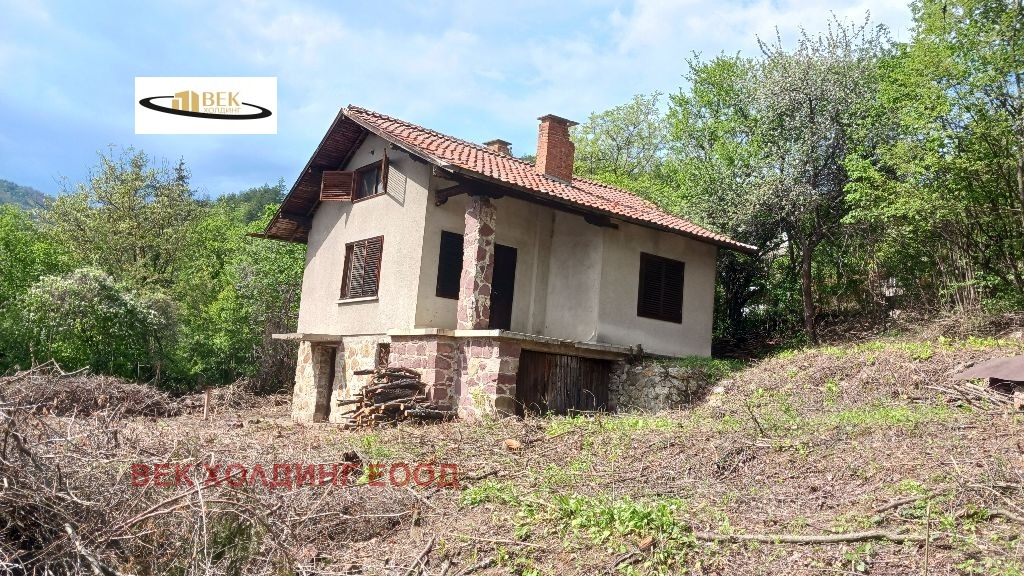 Продава КЪЩА, с. Буново, област София област