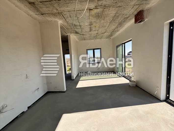 Продава КЪЩА, с. Калиманци, област Варна, снимка 2 - Къщи - 52205066