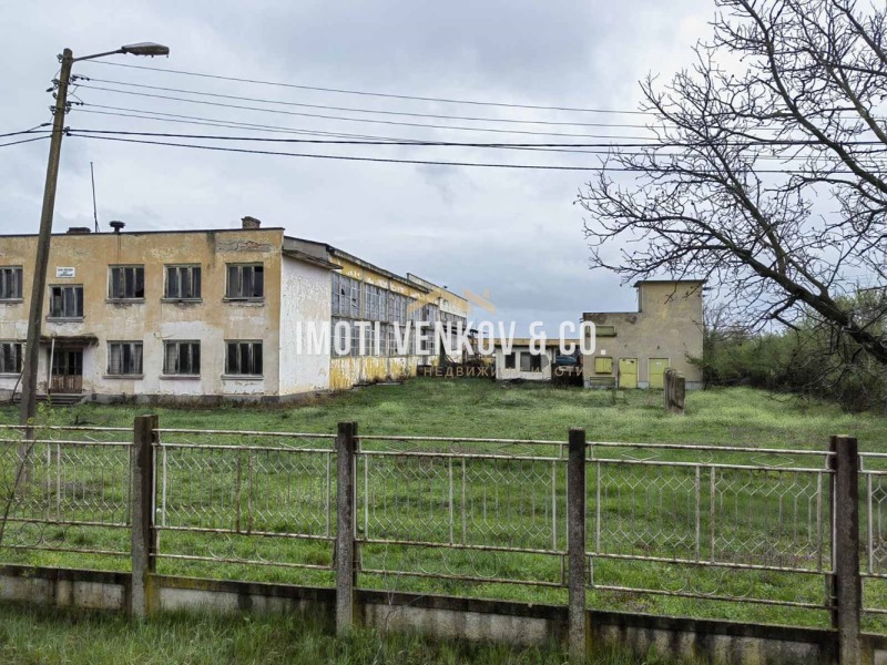 Na sprzedaż  Budynek przemysłowy region Łowecz , Dermanci , 16693 mkw | 22076779 - obraz [3]