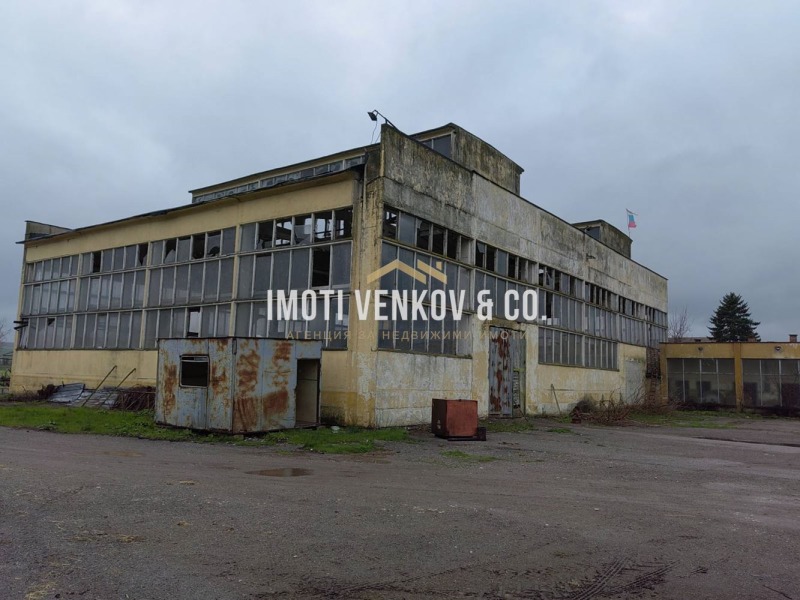 Na sprzedaż  Budynek przemysłowy region Łowecz , Dermanci , 16693 mkw | 22076779 - obraz [6]