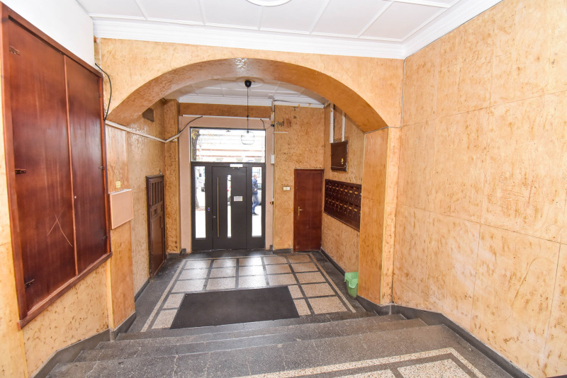 Na sprzedaż  2 sypialnie Sofia , Centar , 124 mkw | 61035105 - obraz [2]