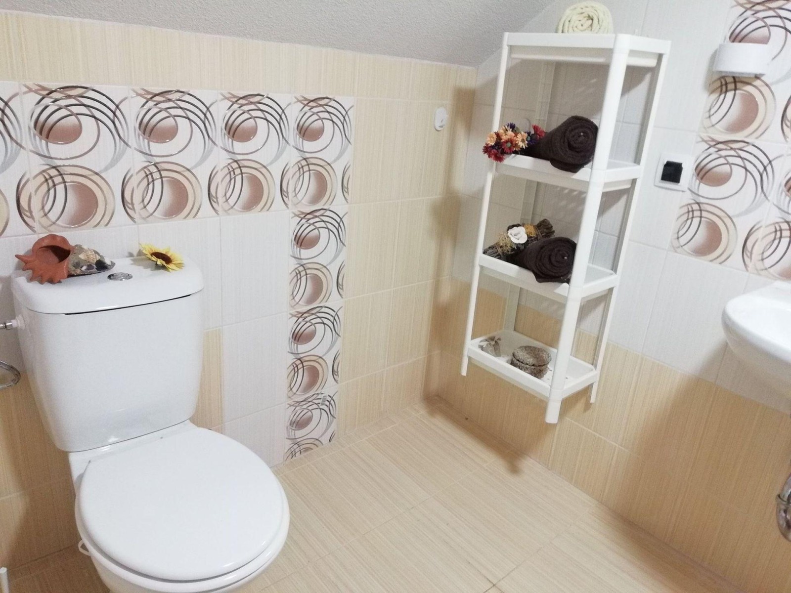 Продава КЪЩА, гр. Правец, област София област, снимка 8 - Къщи - 53437766