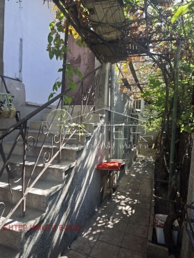 КЪЩА, 150 m2
