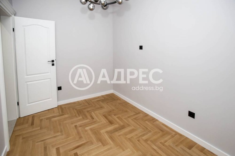 Продава МНОГОСТАЕН, гр. София, Център, снимка 15 - Aпартаменти - 48136209