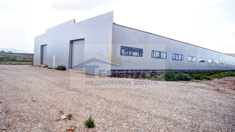 Zu verkaufen  Industriegebäude Sofia , Wolujak , 2040 qm | 73433314 - Bild [2]