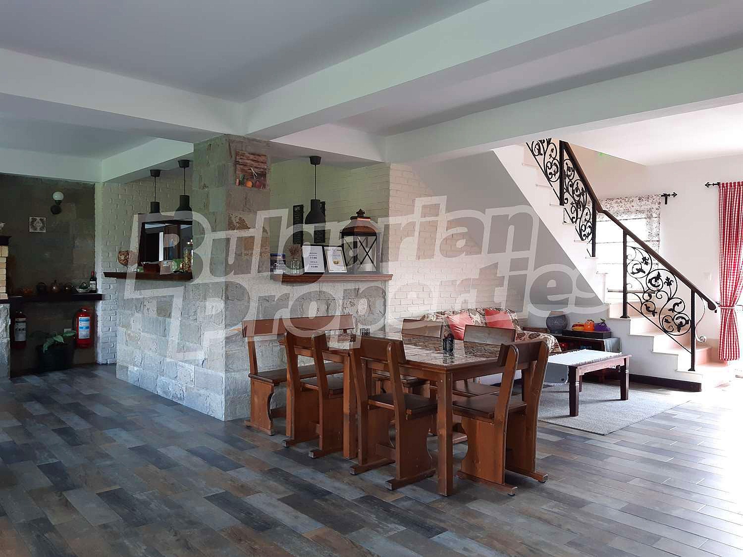 Продава ХОТЕЛ, гр. Елена, област Велико Търново, снимка 2 - Хотели - 41203277