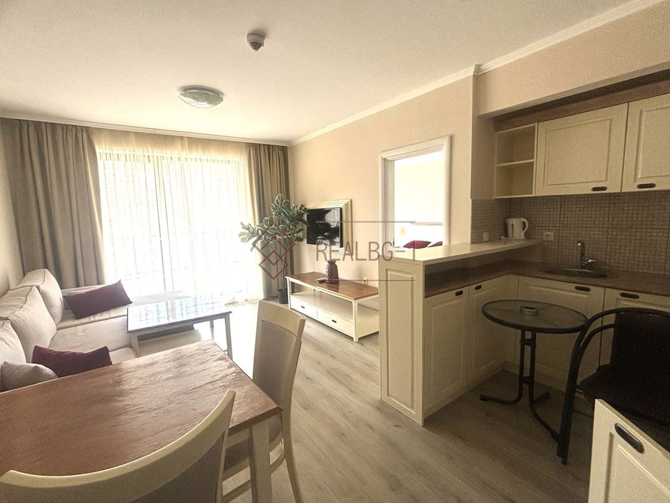 Продава 3-СТАЕН, гр. Балчик, област Добрич, снимка 2 - Апартаменти - 49506157