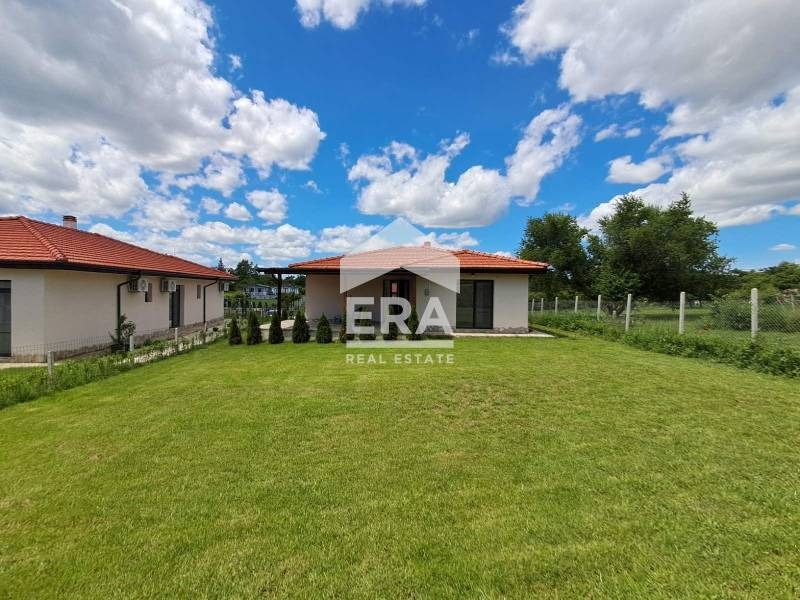 Продава КЪЩА, с. Езерец, област Добрич