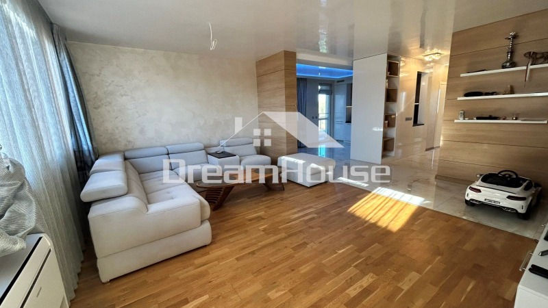 Продава 4-СТАЕН, гр. Пловдив, Център, снимка 2 - Апартаменти - 52537799