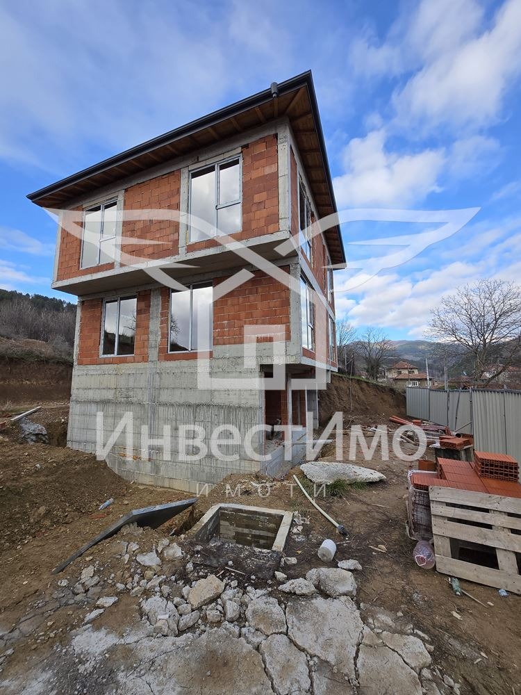 Продава КЪЩА, гр. София, Сеславци, снимка 2 - Къщи - 54135610