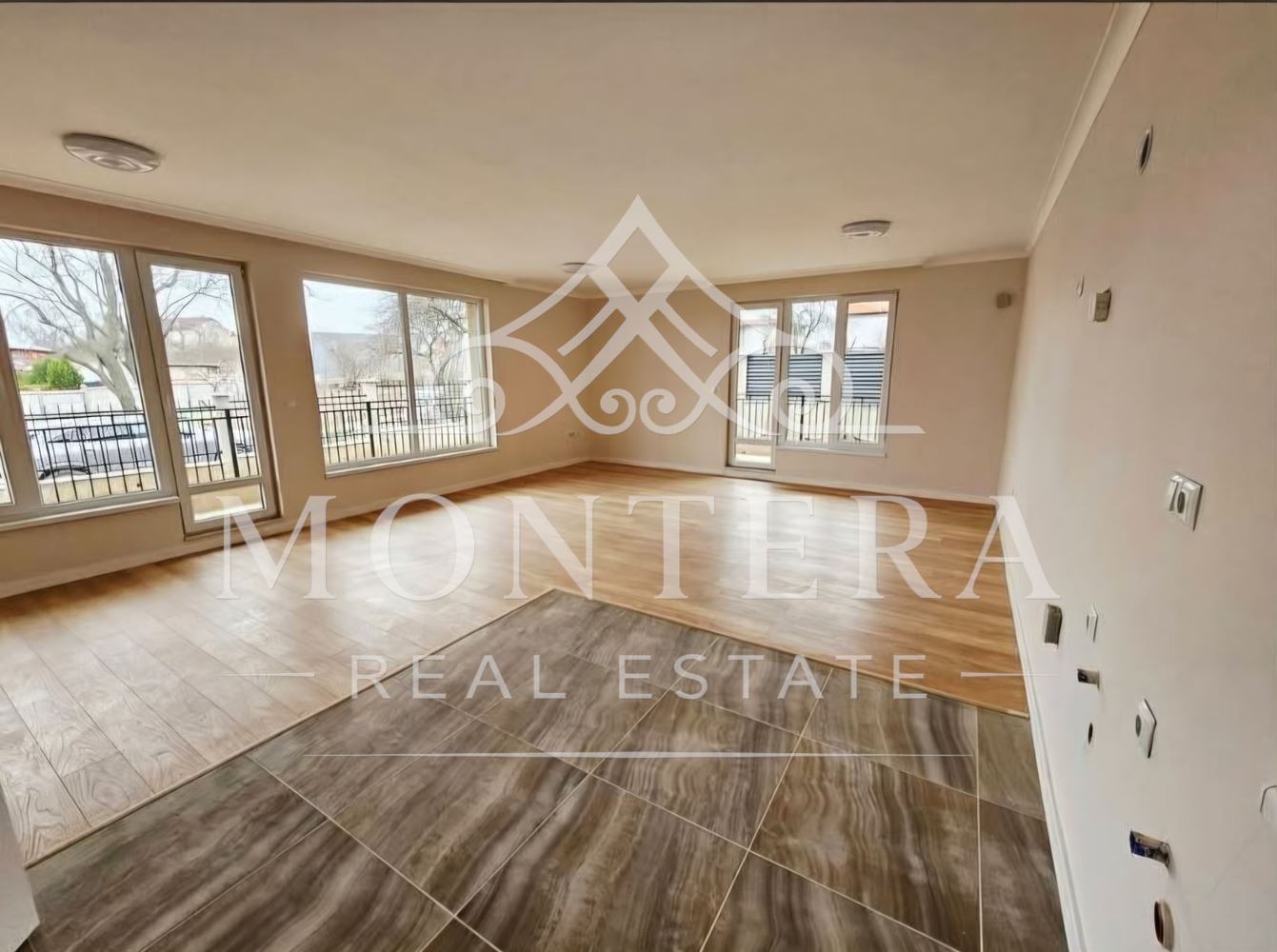 Продава КЪЩА, гр. Варна, м-т Горна Трака, снимка 2 - Къщи - 53971382