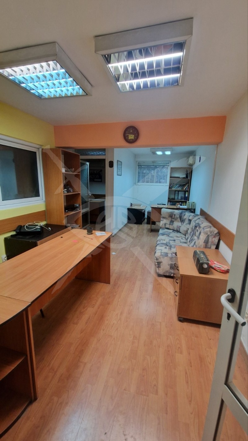 En venta  Oficina Burgas , Vazrazhdane , 100 metros cuadrados | 26811082 - imagen [2]