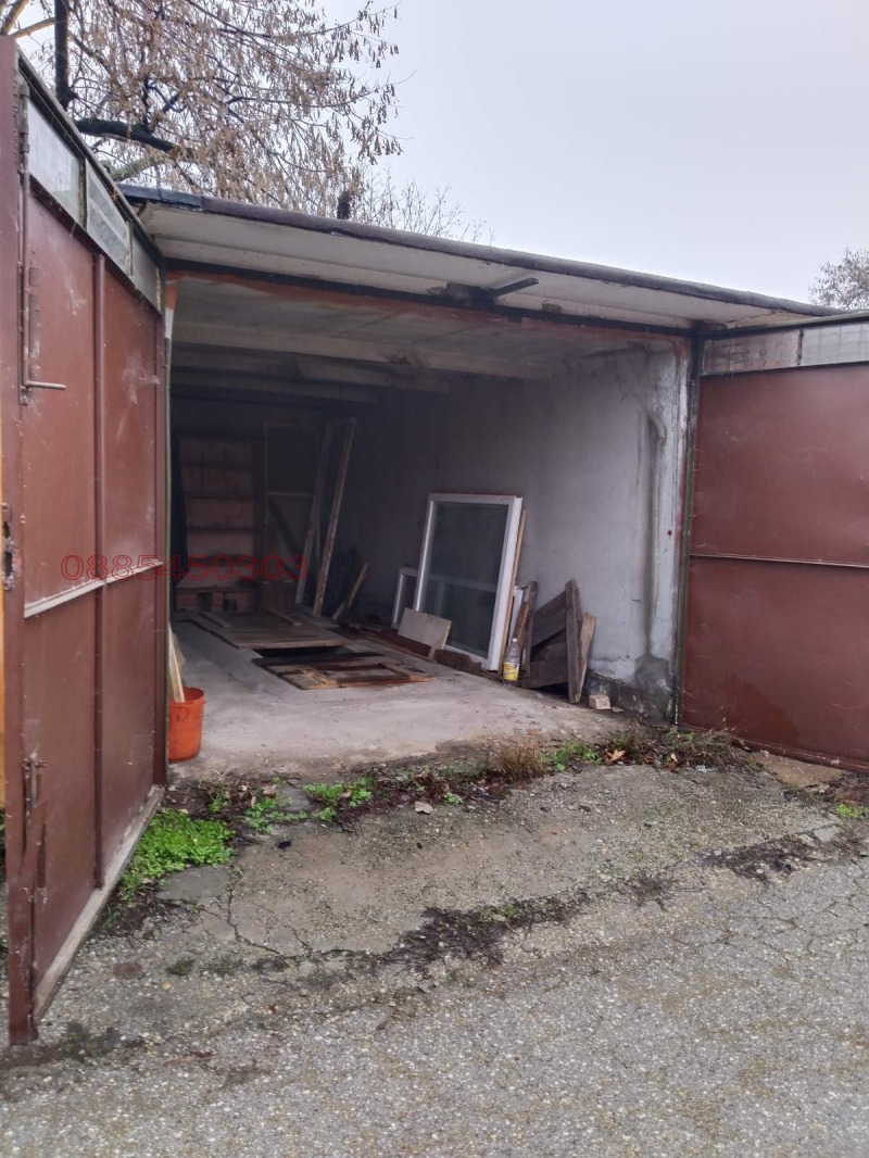 Продава ГАРАЖ, ПАРКОМЯСТО, гр. Русе, Чародейка - Юг, снимка 2 - Гаражи и паркоместа - 52787623