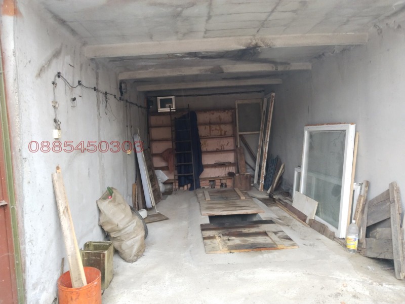 Продава ГАРАЖ, ПАРКОМЯСТО, гр. Русе, Чародейка - Юг, снимка 5 - Гаражи и паркоместа - 52787623