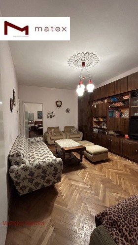 2 Schlafzimmer Tschajka, Warna 2