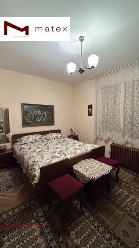 2 Schlafzimmer Tschajka, Warna 13
