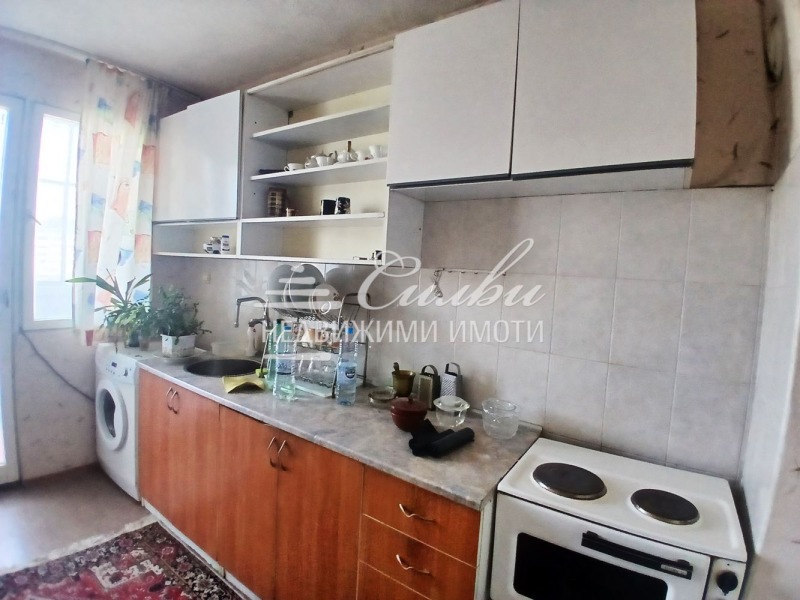 Продава МНОГОСТАЕН, гр. Шумен, Център, снимка 6 - Апартаменти - 52602204