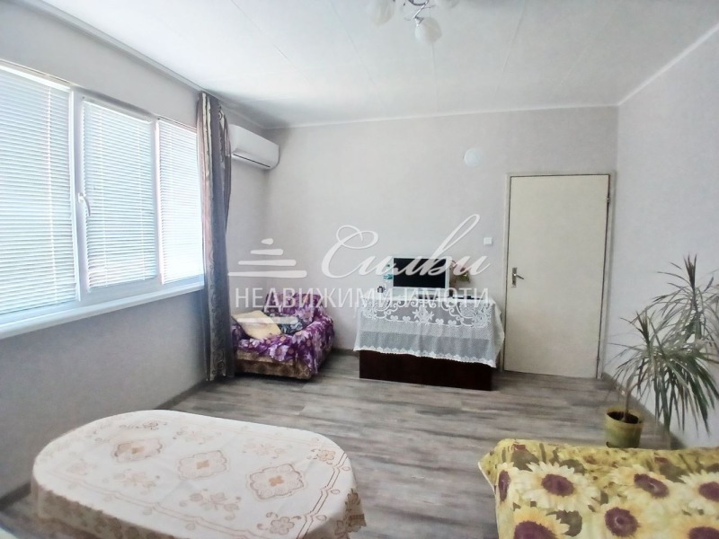 Продава МНОГОСТАЕН, гр. Шумен, Център, снимка 2 - Апартаменти - 52602204