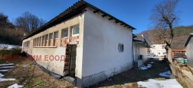 Edificio industriale Beli Osam, regione Lovech 13