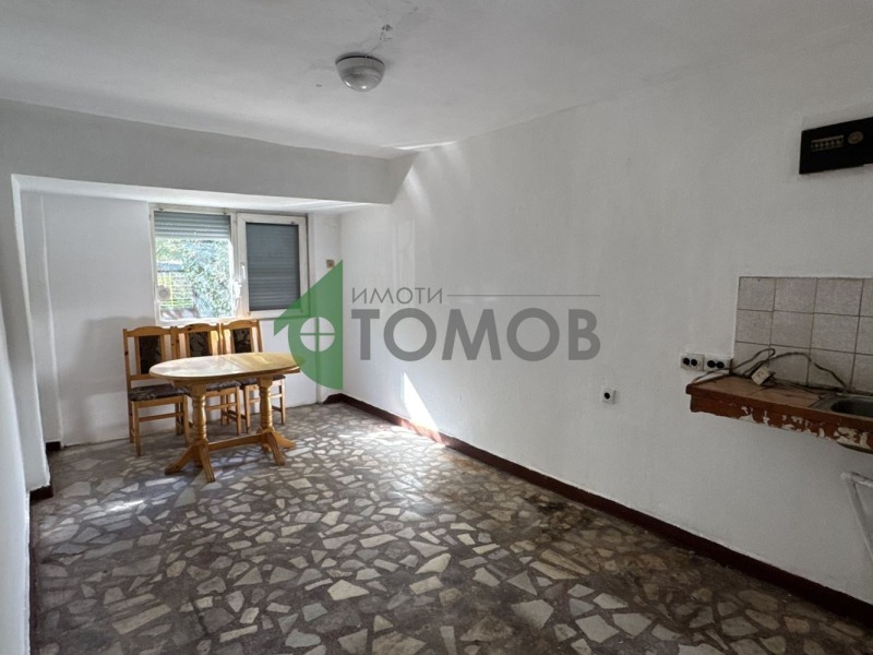 Продава ЕТАЖ ОТ КЪЩА, гр. Шумен, 2-ри корпус, снимка 3 - Етаж от къща - 52245543