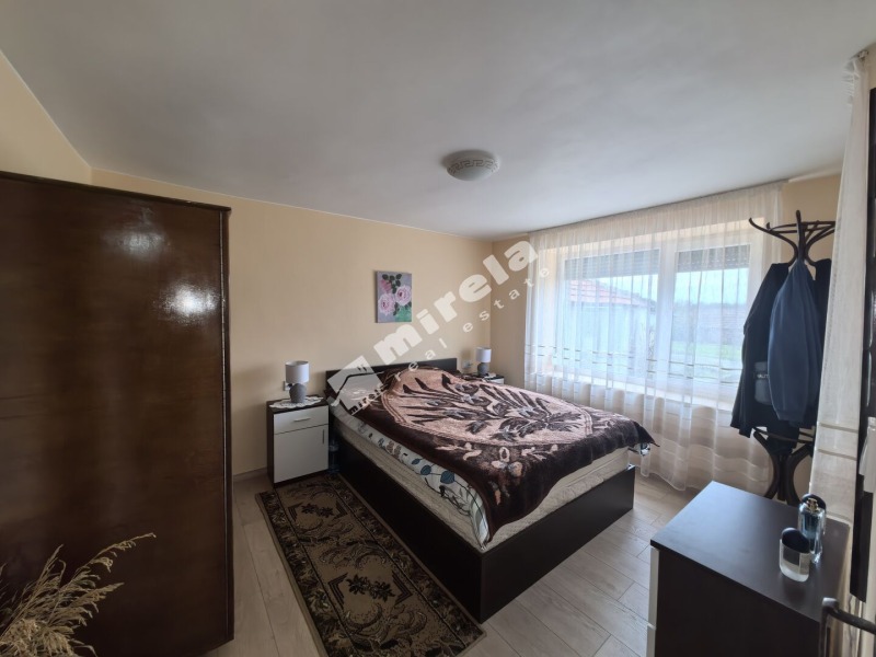 Продава ВИЛА, с. Генерал Инзово, област Ямбол, снимка 9 - Вили - 52468077