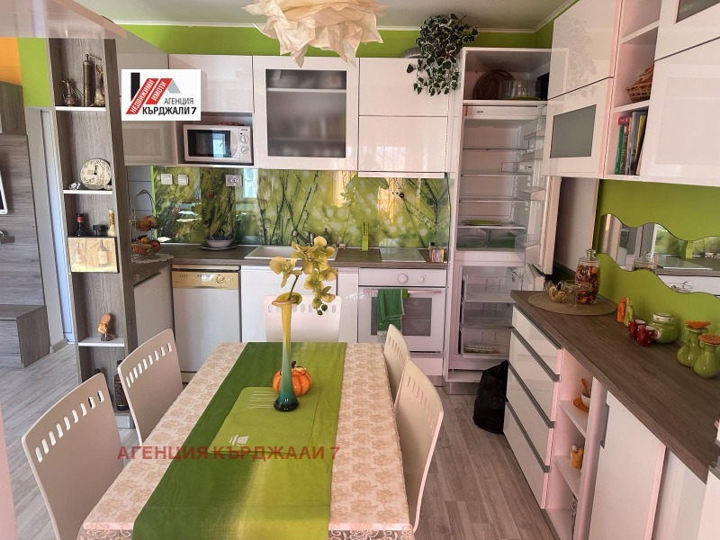 Продается  1 спальня Кърджали , Център , 54 кв.м | 73199043