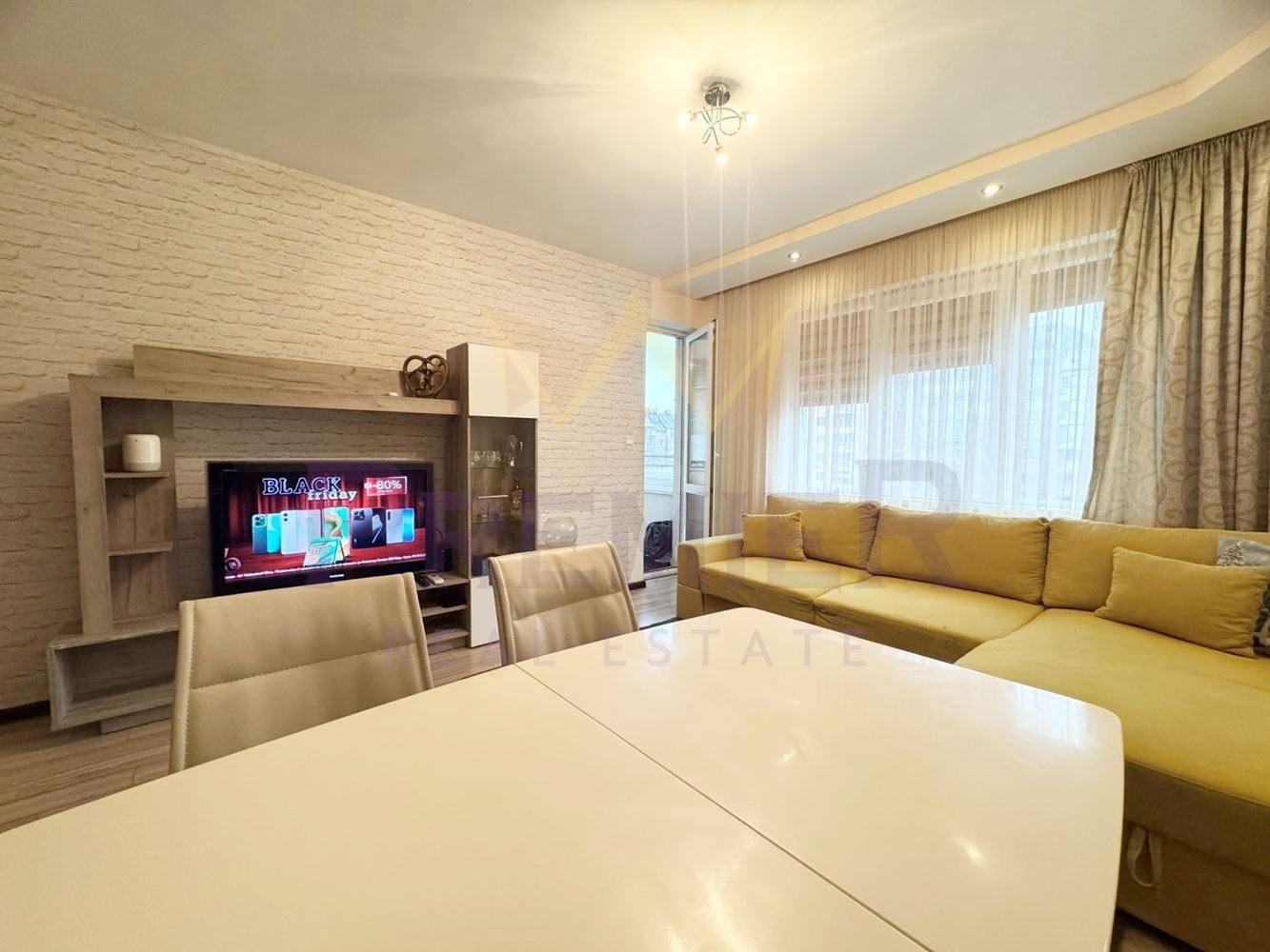 Продава 2-СТАЕН, гр. Варна, Левски 1