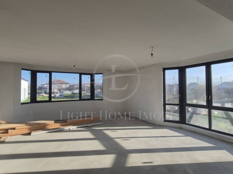 Продава КЪЩА в област Пловдив, с. Златитрап - 263 кв.м / 361 980 € » 707 971.34 лв., ЛАЙТ ХОУМ ИМОТИ