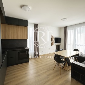 1 quarto Vazrajdane 3, Varna