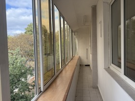 2 Schlafzimmer Tschajka, Warna