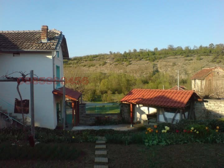 Продава КЪЩА, с. Драгана, област Ловеч, снимка 3 - Къщи - 52772601