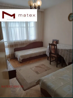 1 chambre Pobeda, Varna 8