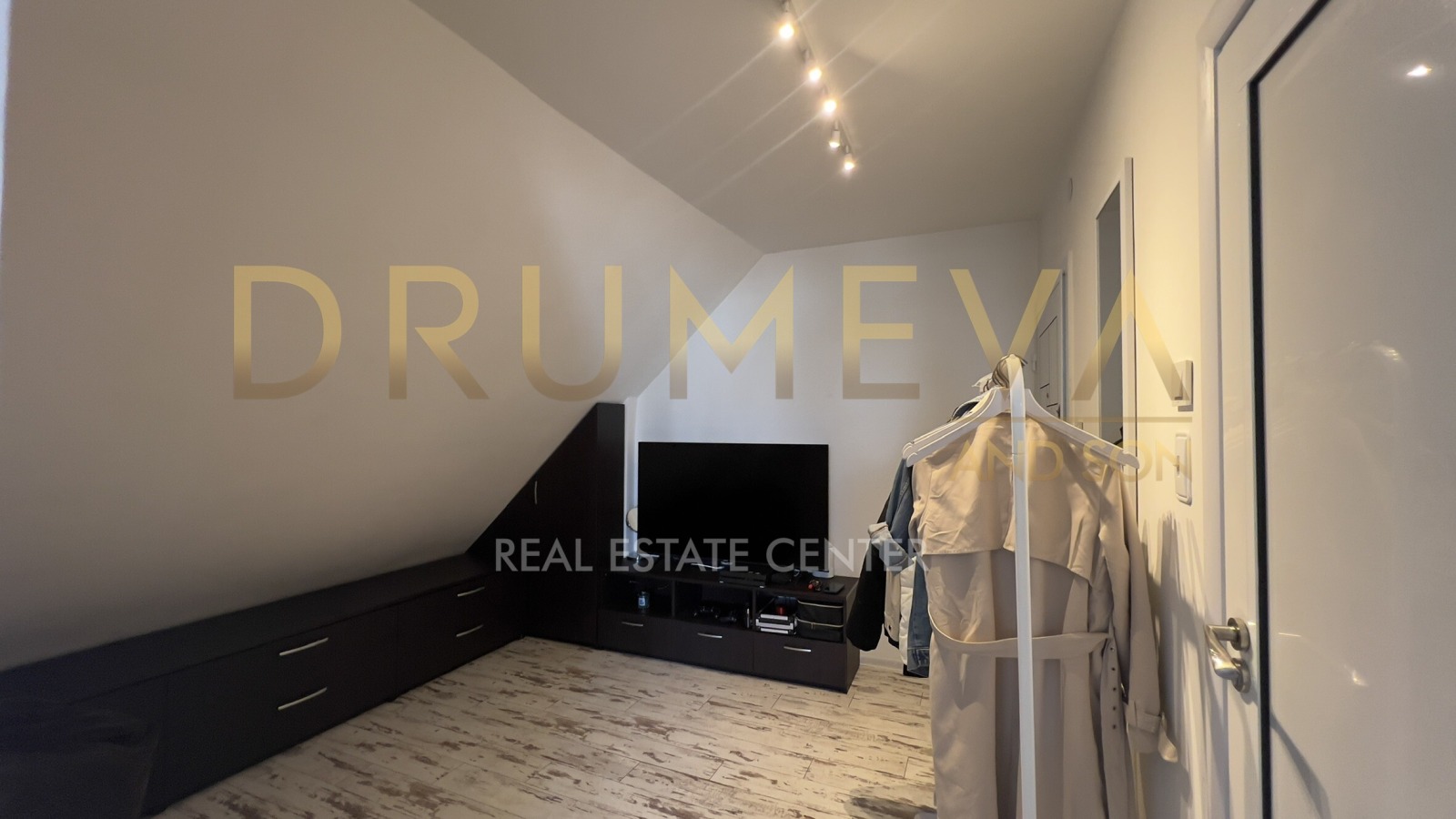 Продава АТЕЛИЕ, ТАВАН, гр. София, Горубляне, снимка 6 - Апартаменти - 54863290