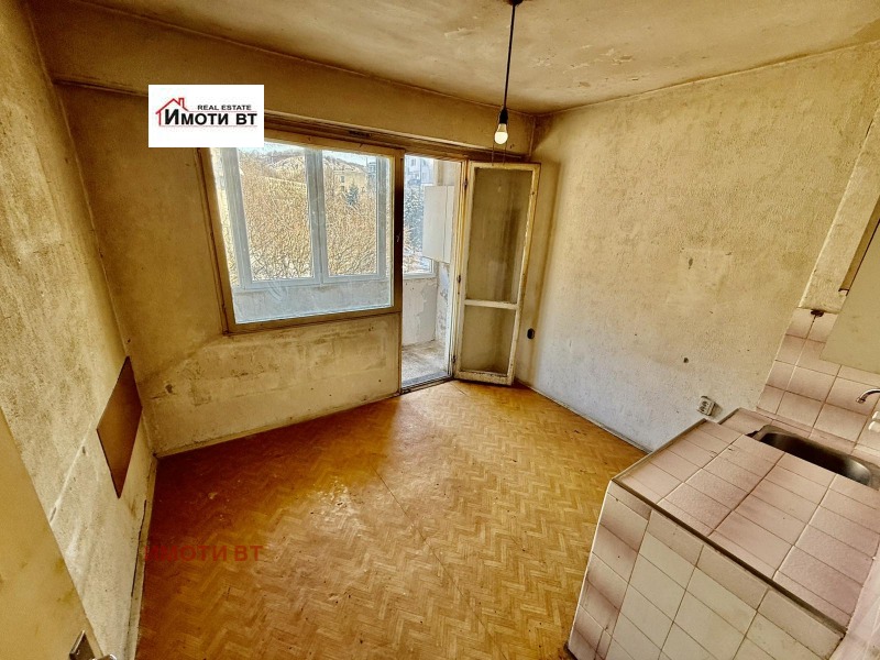 Продава 2-СТАЕН, гр. Велико Търново, Чолаковци, снимка 2 - Aпартаменти - 49220447