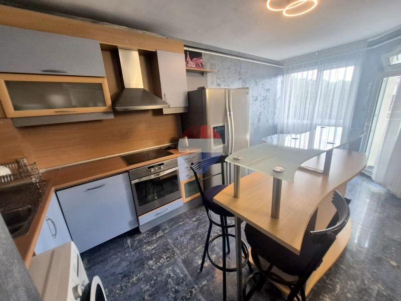 Продава МНОГОСТАЕН, гр. Варна, Център, снимка 3 - Апартаменти - 54693991