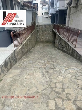Garaż Centar, Kardżali 4