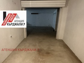 Garaż Centar, Kardżali 9