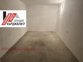 Garaż Centar, Kardżali 8