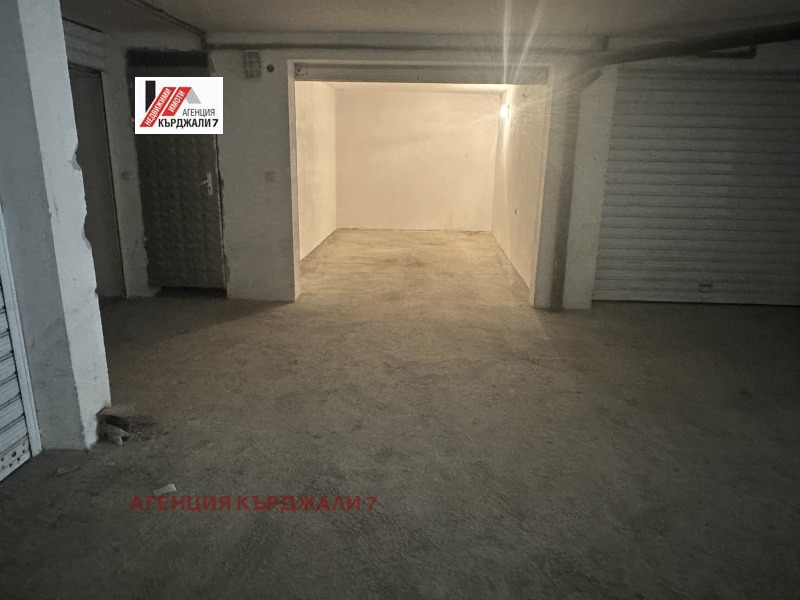 Til salg  Garage Kardzhali , Tsentar , 23 kvm | 42445085