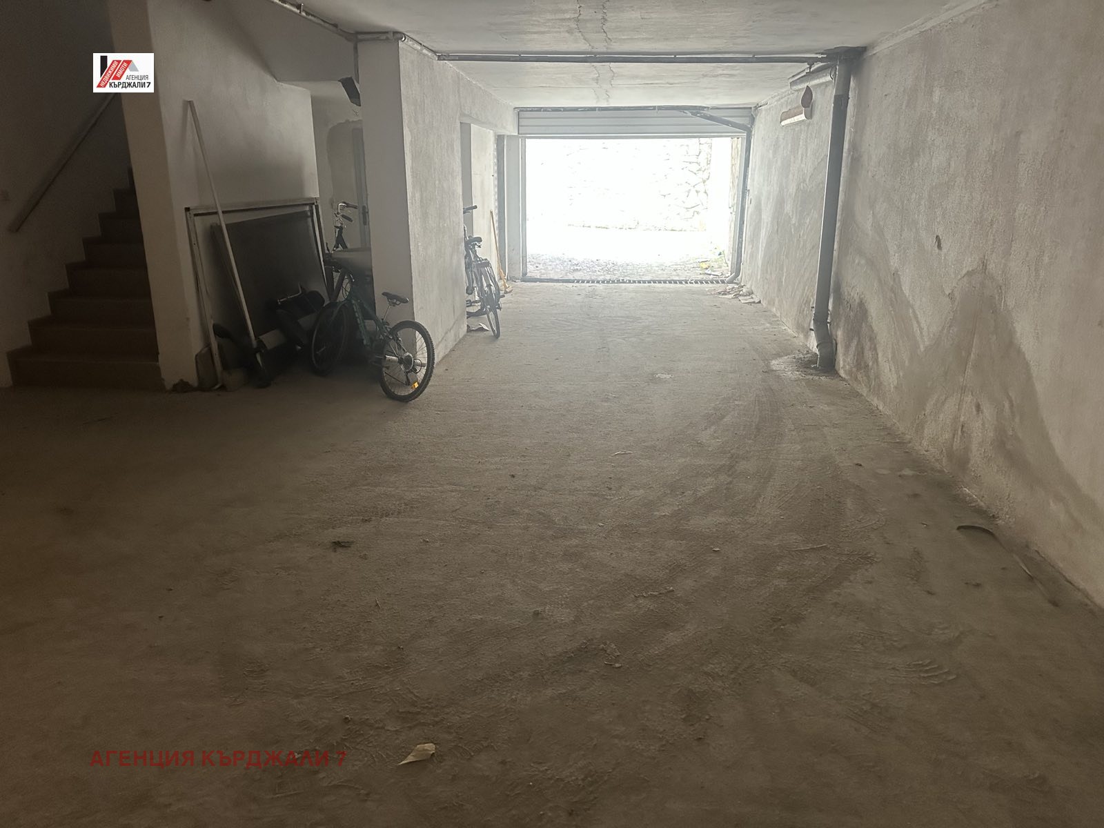 Продава ГАРАЖ, ПАРКОМЯСТО, гр. Кърджали, Център, снимка 2 - Гаражи и паркоместа - 50207614