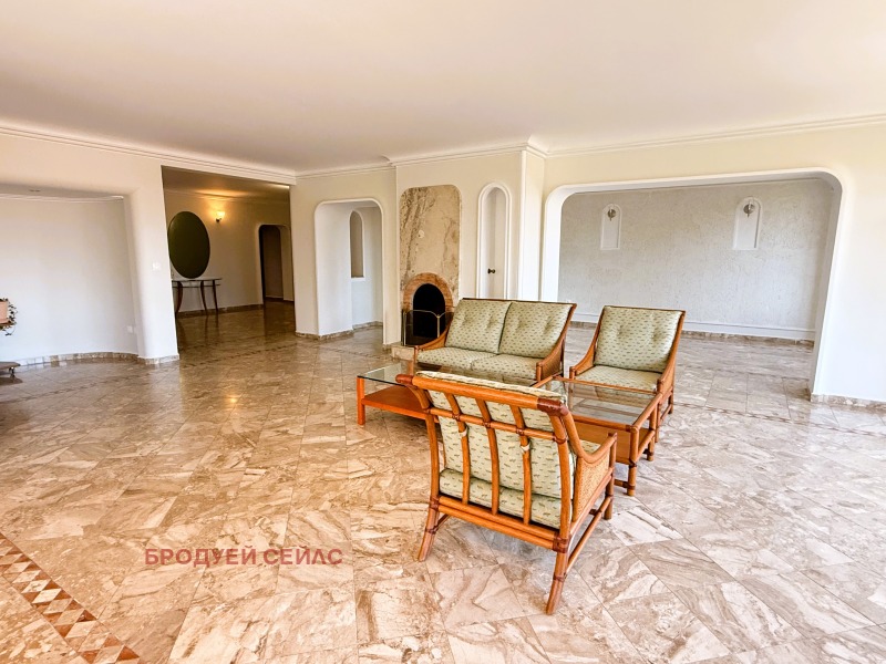 Na sprzedaż  3+ sypialni Sofia , Lozenec , 350 mkw | 82374198 - obraz [2]