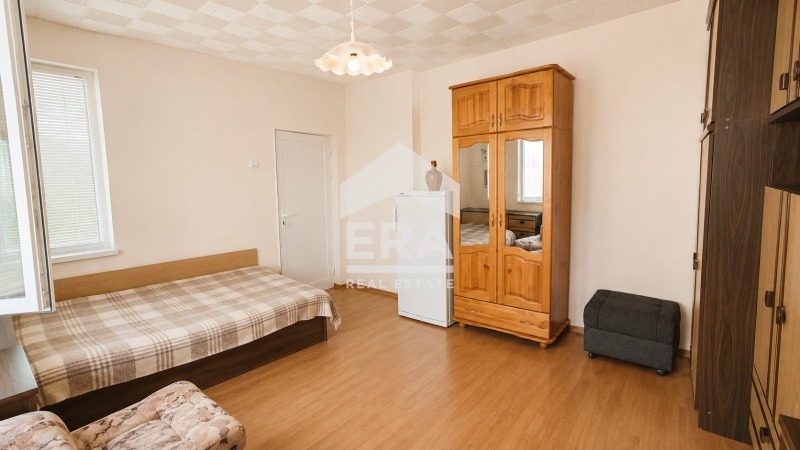 Продава ЕТАЖ ОТ КЪЩА, гр. Търговище, Изток 1, снимка 9 - Етаж от къща - 55886463
