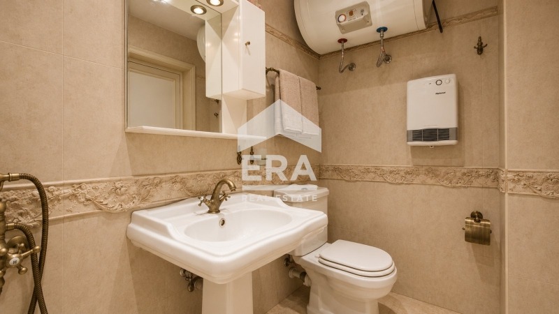 Продава ЕТАЖ ОТ КЪЩА, гр. Търговище, Изток 1, снимка 12 - Етаж от къща - 55886463