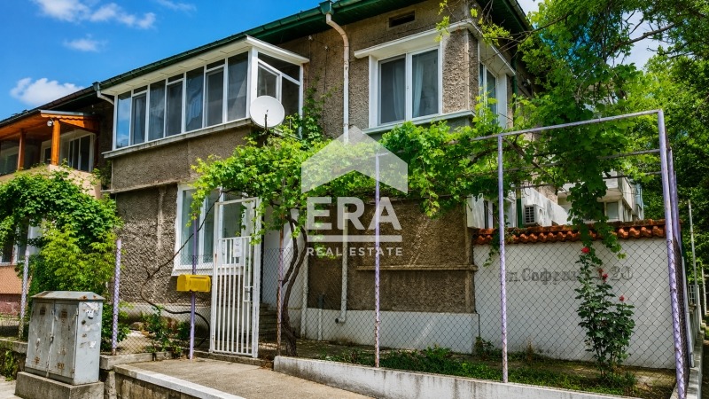 Продава ЕТАЖ ОТ КЪЩА, гр. Търговище, Изток 1