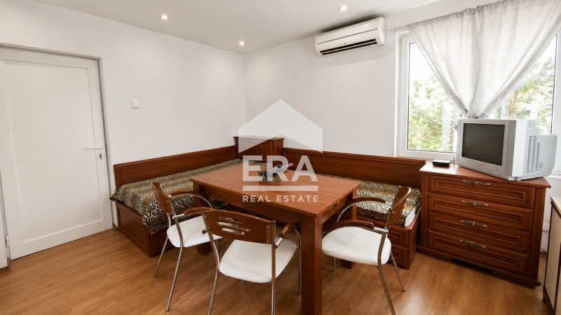Продава ЕТАЖ ОТ КЪЩА, гр. Търговище, Изток 1, снимка 5 - Етаж от къща - 55886463